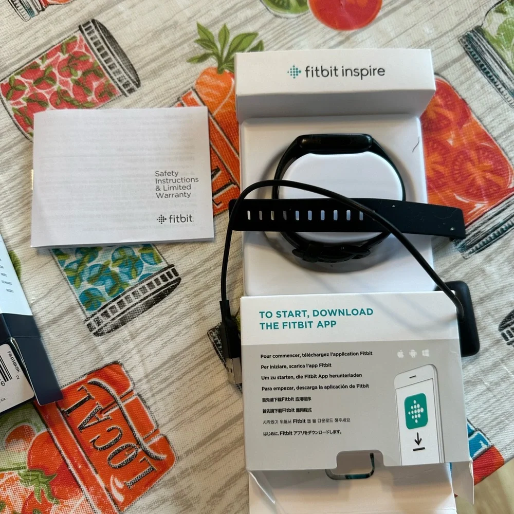 Fitbit inspire HR. Black two sized bands